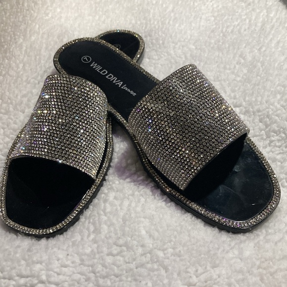 Slippers - Picture 2 of 4